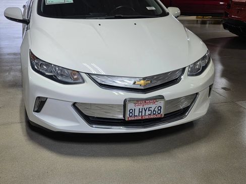 Used 2017 Chevrolet Volt LT w/ Comfort Package FWD image 9
