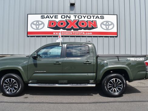 Certified 2021 Toyota Tacoma TRD Sport w/ TRD Premium Sport Package AWD/4WD image 4