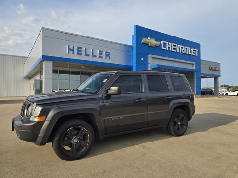 Used 2017 Jeep Patriot Sport w/ Power Value Group FWD image 3