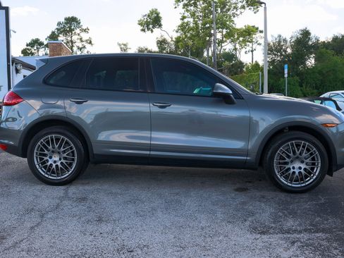Used 2014 Porsche Cayenne Platinum Edition image 18