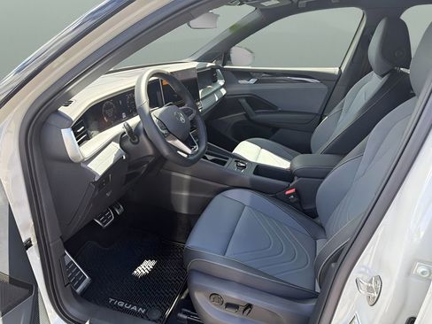 Used 2026 Volkswagen Tiguan SE R-Line AWD/4WD image 11