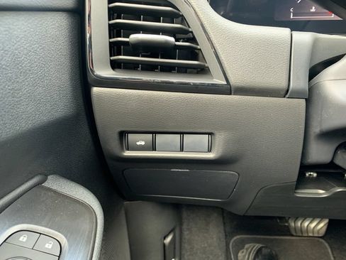 New 2026 Nissan Sentra SR FWD image 16