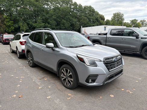 Used 2023 Subaru Forester Limited AWD/4WD image 7