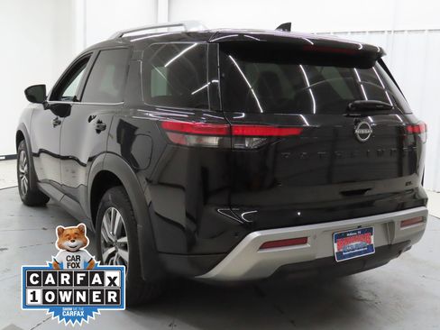 Used 2024 Nissan Pathfinder SL w/ Lighting Package (N92) FWD image 5