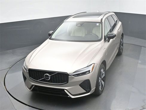 Used 2024 Volvo XC60 T8 Plus w/ Protection Package Premier image 45