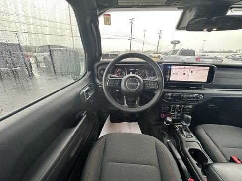 Used 2025 Jeep Wrangler Unlimited Rubicon image 13