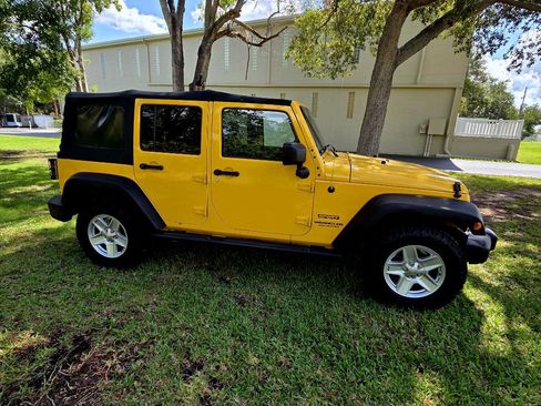 Used 2015 Jeep Wrangler Unlimited Sport w/ Quick Order Package 24S AWD/4WD image 4