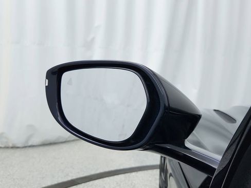 Used 2018 Aston Martin DB11 Coupe image 17