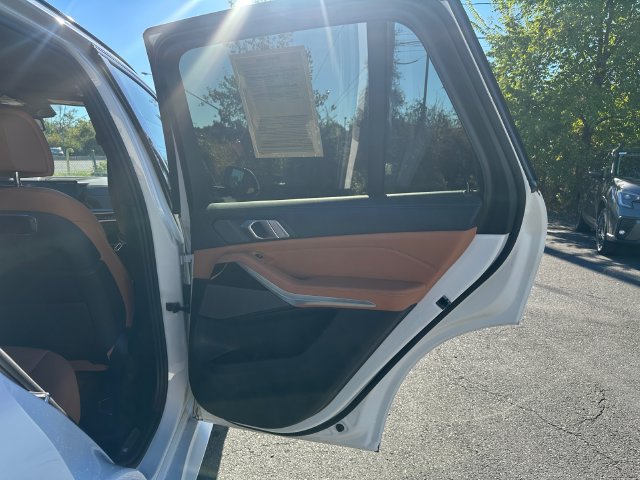 Used 2024 BMW X5 xDrive40i w/ M Sport Package AWD/4WD image 20