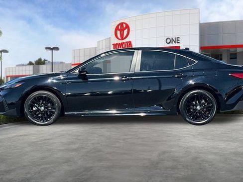 Used 2025 Toyota Camry SE AWD/4WD image 8