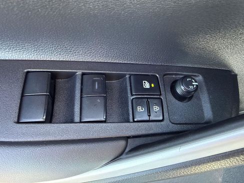 Used 2025 Toyota Corolla Cross AWD Hybrid image 10