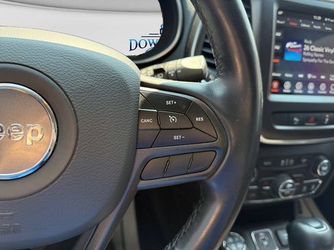 Used 2021 Jeep Cherokee Trailhawk w/ Comfort/Convenience Group AWD/4WD image 16