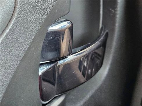 Used 2017 Nissan Frontier SV image 15