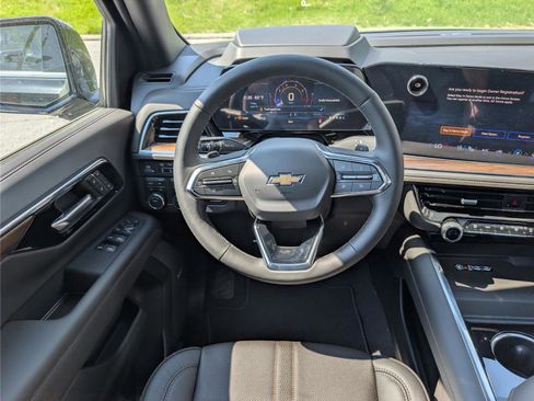 New 2026 Chevrolet Suburban High Country w/ Sun And Tow Package AWD/4WD image 16