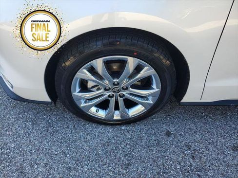 Certified 2022 Toyota Sienna Platinum image 10