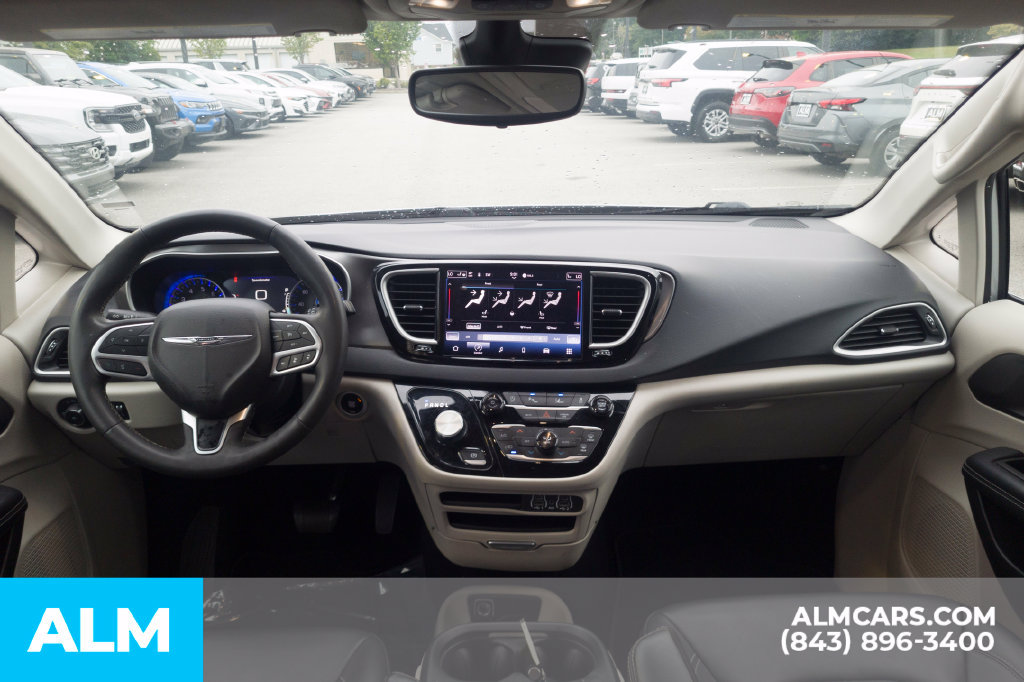 Used 2024 Chrysler Pacifica Touring-L FWD image 20