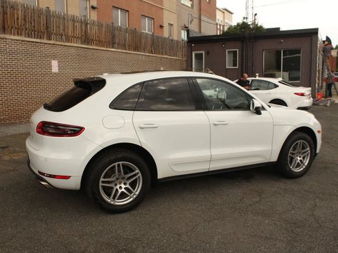 Used 2018 Porsche Macan w/ Premium Package Plus AWD/4WD image 7
