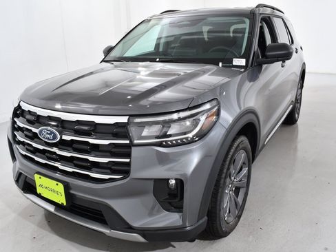 New 2025 Ford Explorer Active w/ Active Comfort Package image 2