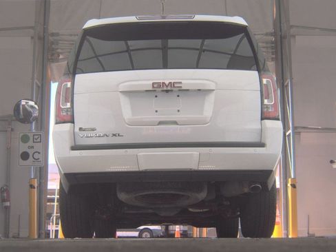 Used 2018 GMC Yukon XL SLT w/ Premium Edition AWD/4WD image 5