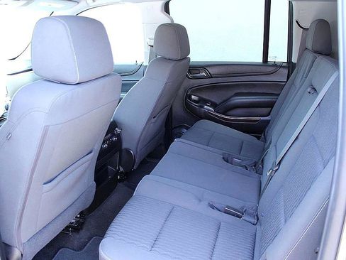 Used 2017 GMC Yukon XL SLE w/ SLE Value Package image 11