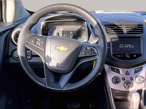 Used 2015 Chevrolet Trax LT w/ LT Sun and Sound Package image 10