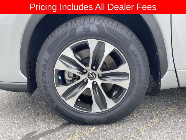 Used 2023 Toyota Highlander XLE FWD image 9