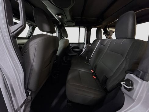 Used 2018 Jeep Wrangler Unlimited Sport S image 25