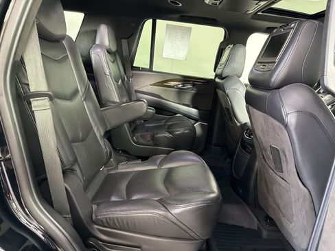 Used 2019 Cadillac Escalade Platinum AWD/4WD image 31
