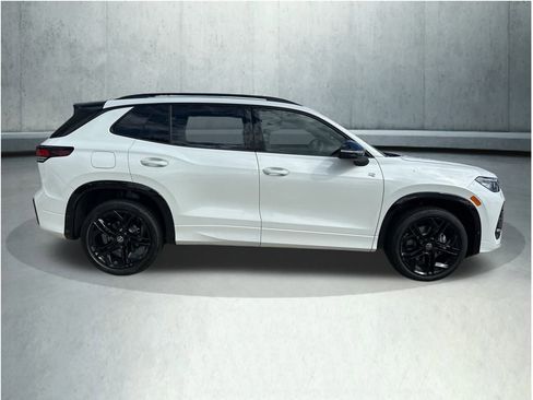 New 2025 Volkswagen Tiguan SE R-Line image 3