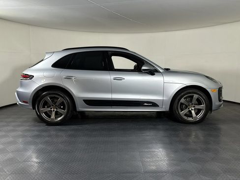 Certified 2024 Porsche Macan AWD/4WD image 8