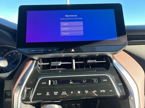 Used 2023 Toyota Venza XLE image 17