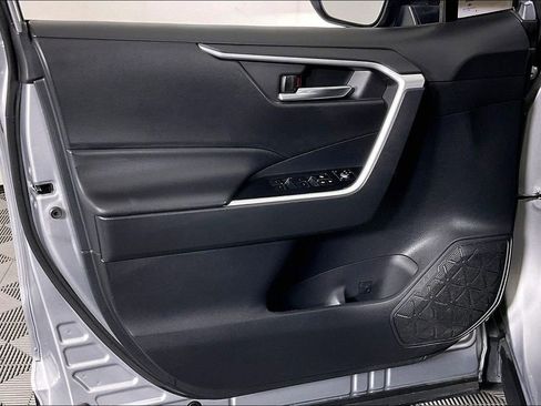 Used 2024 Toyota RAV4 SE image 24