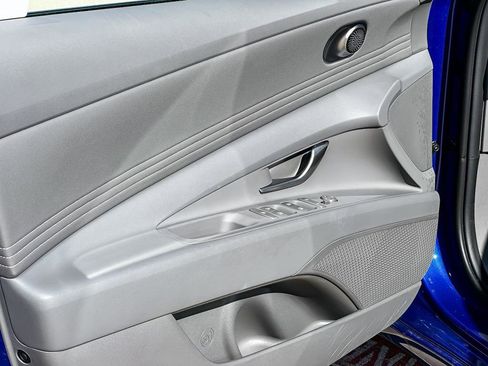 Used 2025 Hyundai Elantra Sport image 13