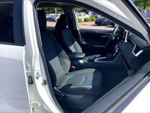 Used 2025 Toyota RAV4 XLE image 9
