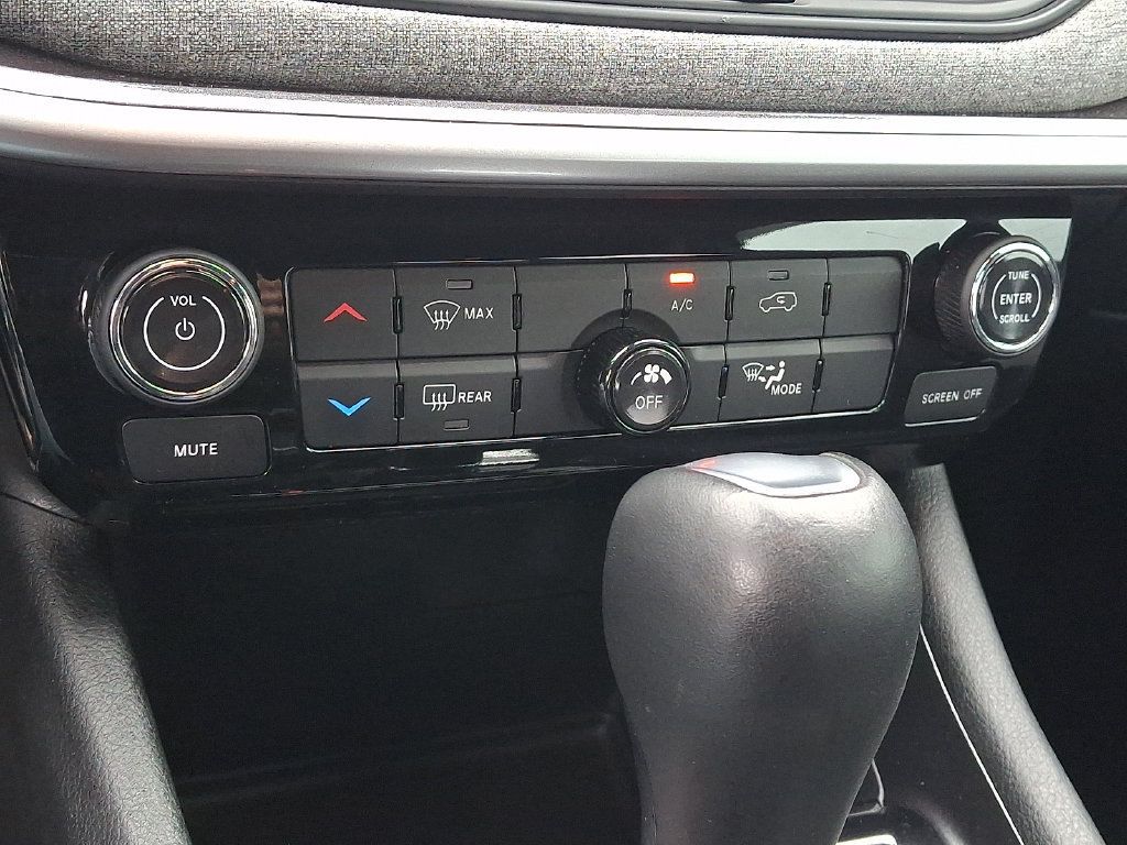 Used 2023 Jeep Compass Latitude AWD/4WD image 15