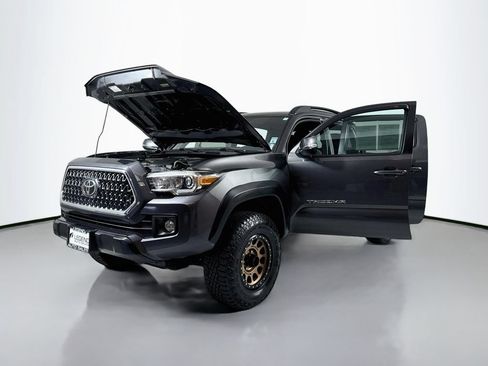Used 2019 Toyota Tacoma TRD Off-Road AWD/4WD image 19