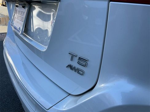 Used 2016 Volvo XC60 T5 Premier w/ Proximity Package image 17