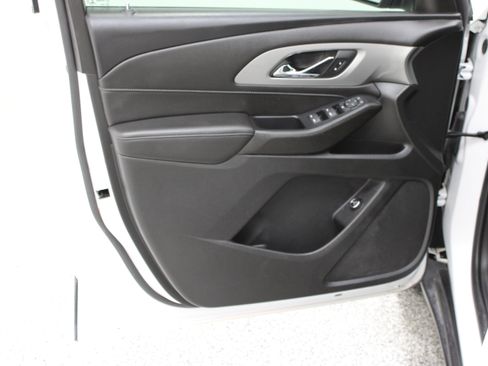 Used 2022 Chevrolet Traverse LT FWD image 12
