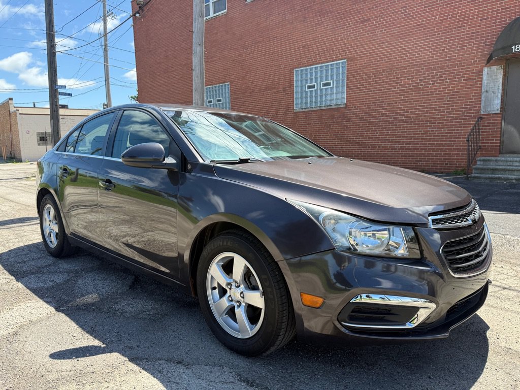 Used 2015 Chevrolet Cruze LT w/ Technology Package FWD image 1