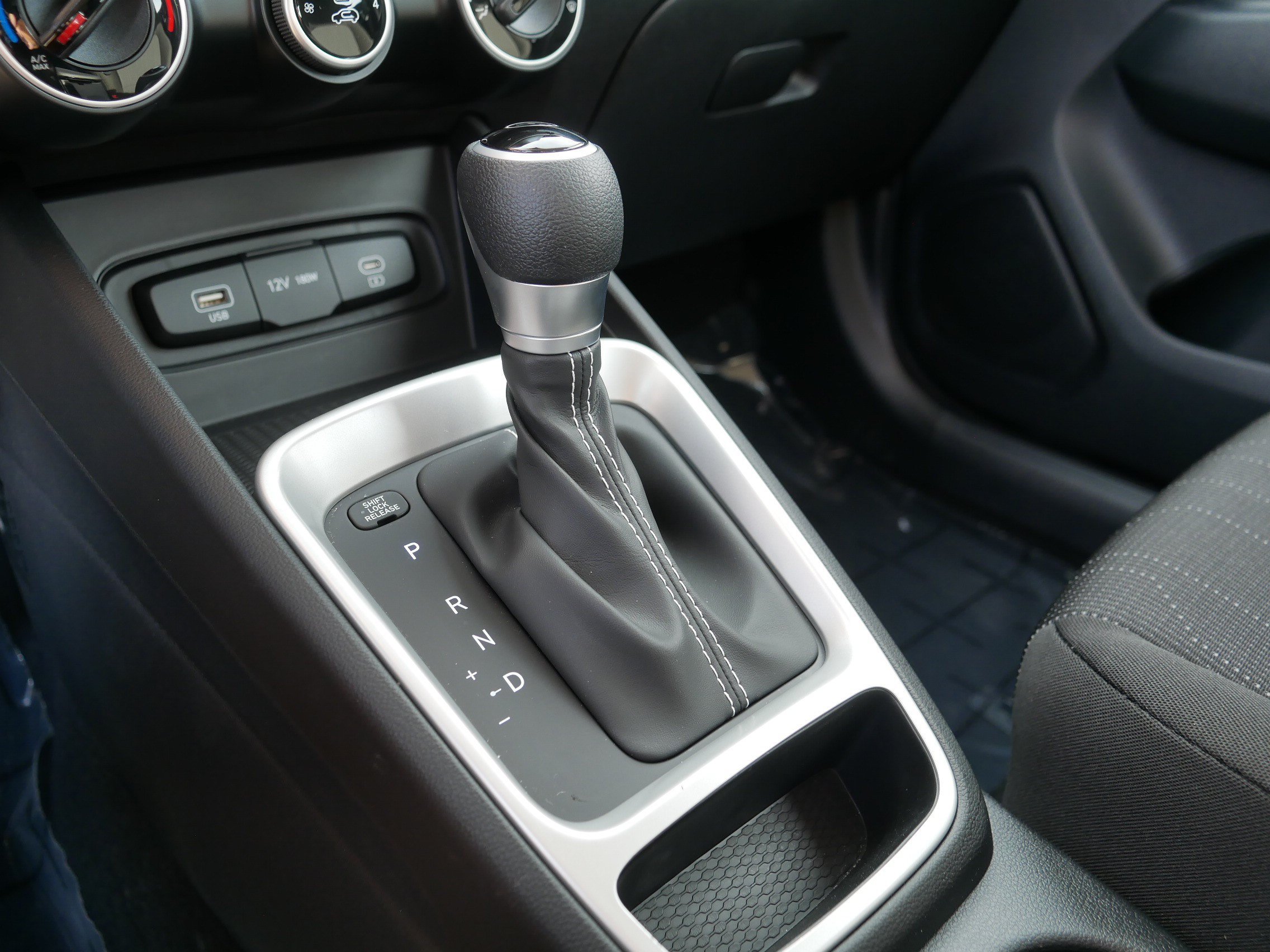 Used 2023 Hyundai Venue SE FWD image 26