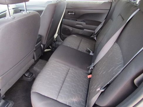 Used 2025 Mitsubishi Outlander Sport ES image 9