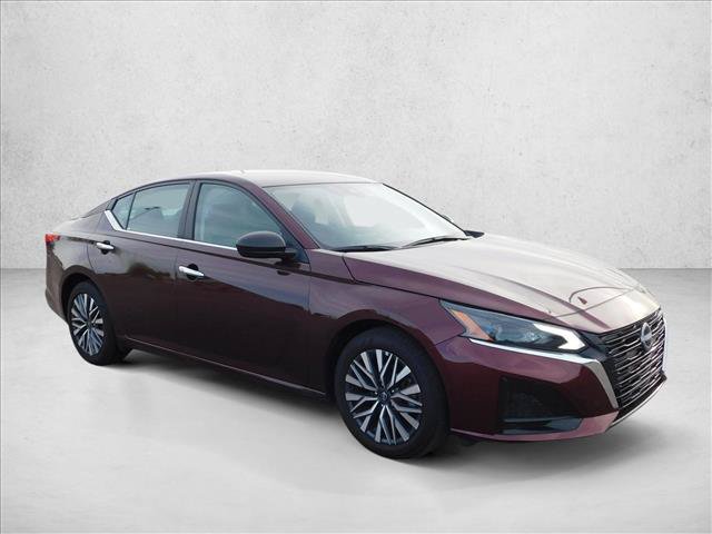 Used 2025 Nissan Altima 2.5 SV FWD image 3