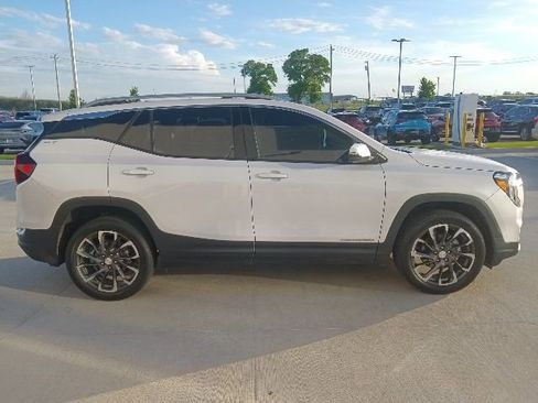 Used 2022 GMC Terrain SLT AWD/4WD image 2