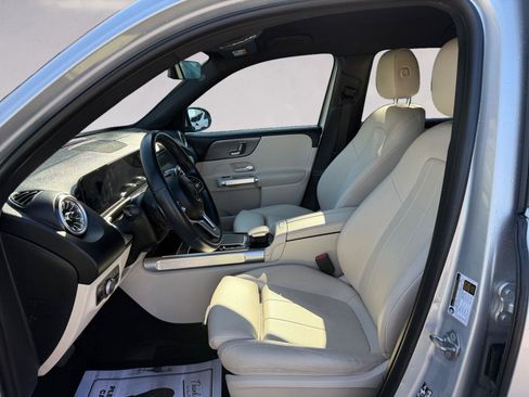 Used 2023 Mercedes-Benz GLB 250 image 9