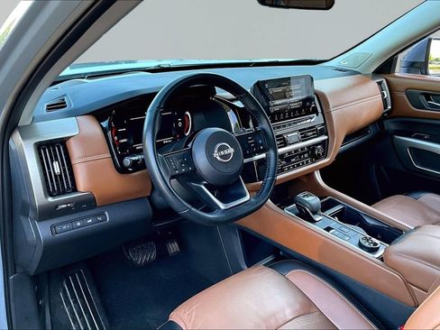 Used 2024 Nissan Pathfinder Platinum AWD/4WD image 15