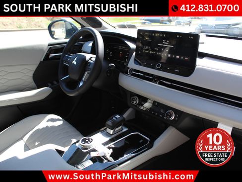 Used 2025 Mitsubishi Outlander AWD image 10