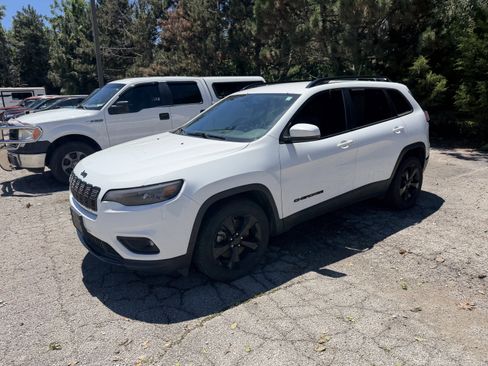 Used 2019 Jeep Cherokee Latitude Plus FWD image 9