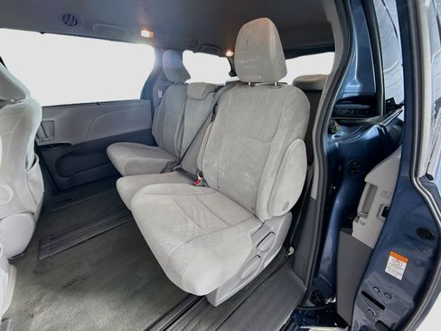 Used 2017 Toyota Sienna LE FWD image 24