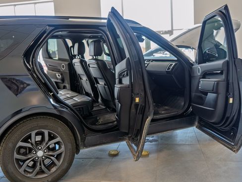 Used 2018 Land Rover Discovery SE image 14