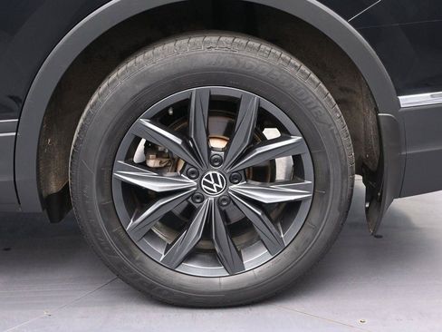 Used 2022 Volkswagen Tiguan SE w/ Panoramic Sunroof Package AWD/4WD image 10